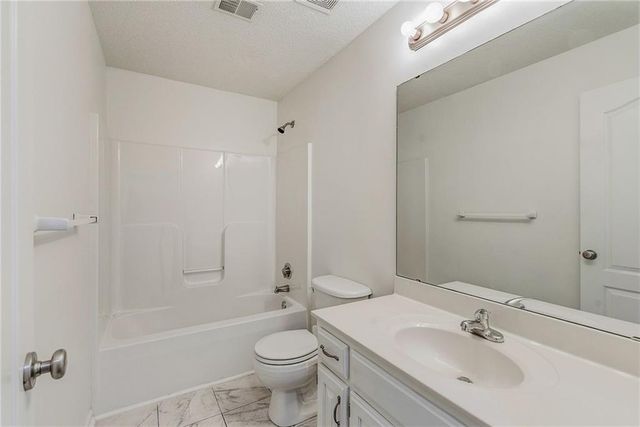 622 Johnston Parkway, Raymore, MO 64083