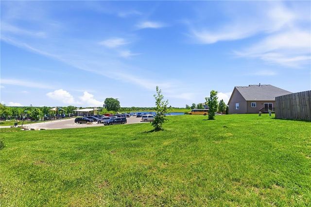 622 Johnston Parkway, Raymore, MO 64083