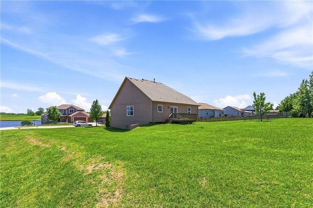 622 Johnston Parkway, Raymore, MO 64083