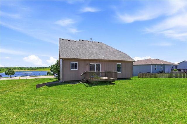 622 Johnston Parkway, Raymore, MO 64083