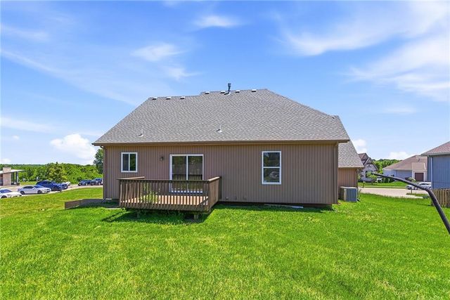 622 Johnston Parkway, Raymore, MO 64083