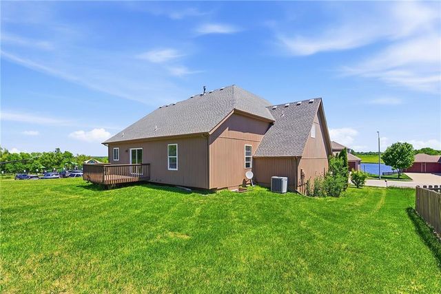 622 Johnston Parkway, Raymore, MO 64083