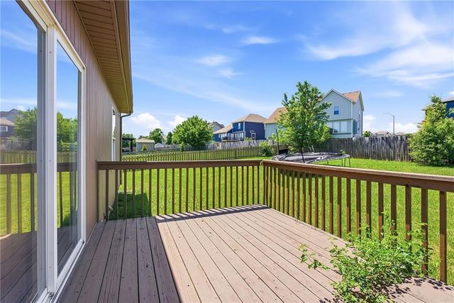 622 Johnston Parkway, Raymore, MO 64083