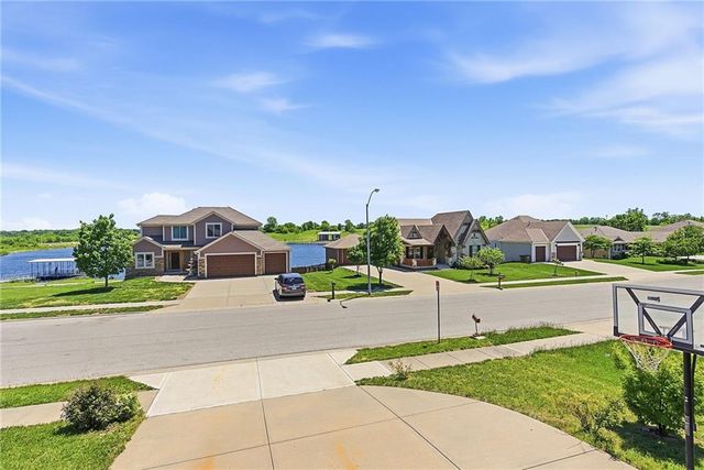 622 Johnston Parkway, Raymore, MO 64083