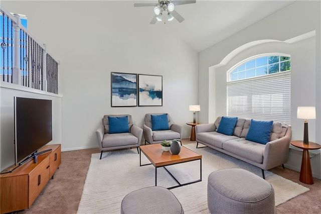 622 Johnston Parkway, Raymore, MO 64083