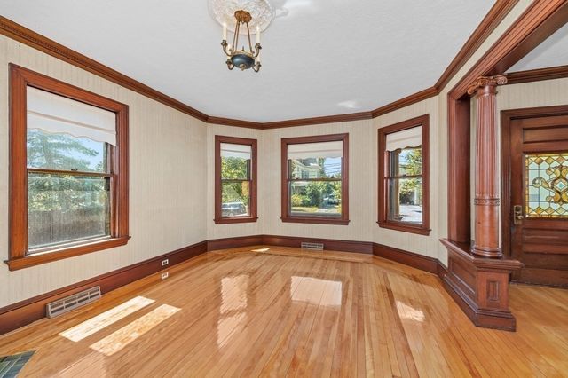 14 Lafayette St, Waltham, MA 02453