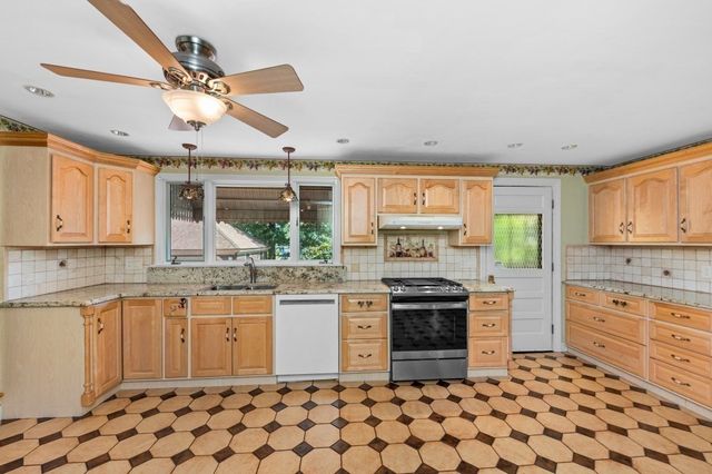 14 Lafayette St, Waltham, MA 02453