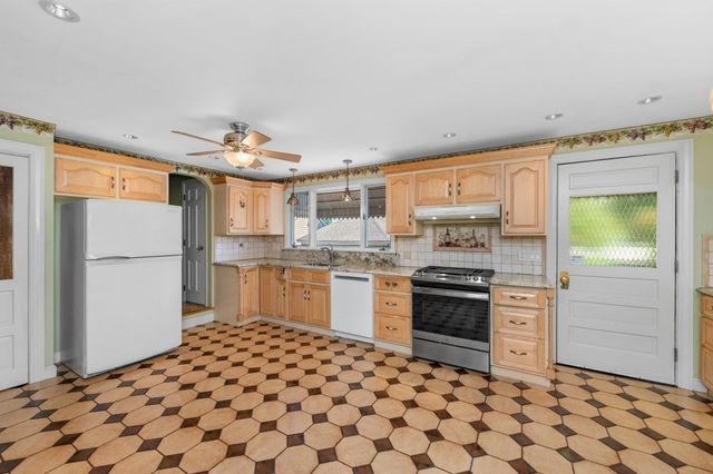 14 Lafayette St, Waltham, MA 02453