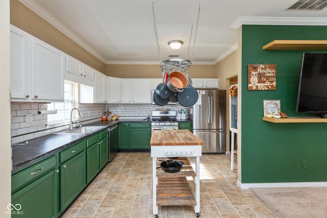 1119 Chateaugay Court, New Whiteland, IN 46184