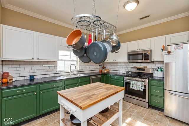 1119 Chateaugay Court, New Whiteland, IN 46184