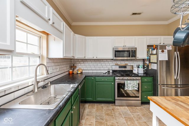 1119 Chateaugay Court, New Whiteland, IN 46184