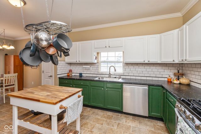 1119 Chateaugay Court, New Whiteland, IN 46184