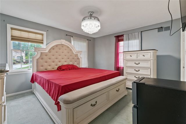 228 Meadowfield Ln, Jefferson Hills, PA 15025