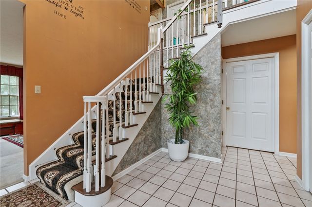 228 Meadowfield Ln, Jefferson Hills, PA 15025