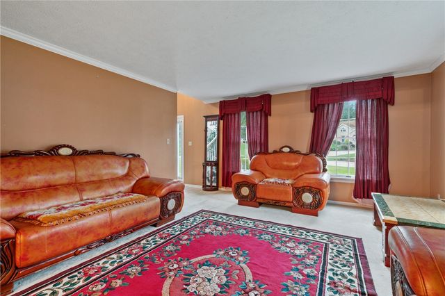 228 Meadowfield Ln, Jefferson Hills, PA 15025