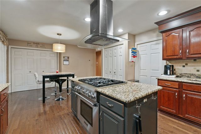 228 Meadowfield Ln, Jefferson Hills, PA 15025