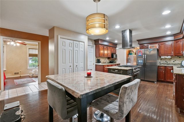 228 Meadowfield Ln, Jefferson Hills, PA 15025