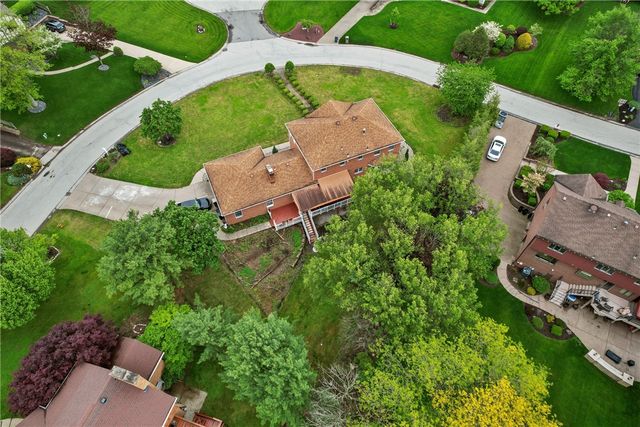 228 Meadowfield Ln, Jefferson Hills, PA 15025