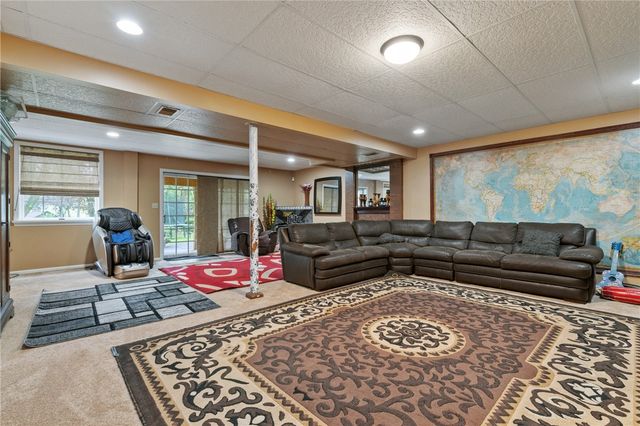 228 Meadowfield Ln, Jefferson Hills, PA 15025