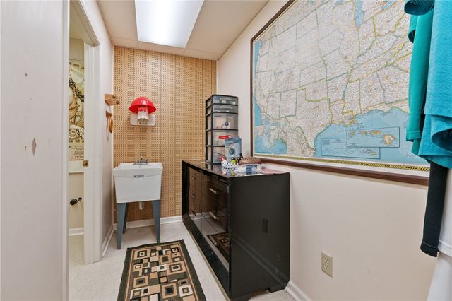 228 Meadowfield Ln, Jefferson Hills, PA 15025