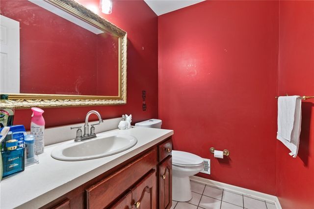 228 Meadowfield Ln, Jefferson Hills, PA 15025