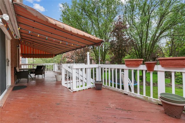 228 Meadowfield Ln, Jefferson Hills, PA 15025