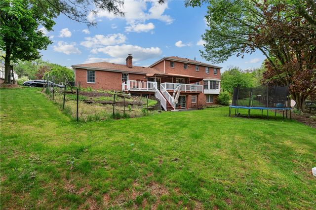 228 Meadowfield Ln, Jefferson Hills, PA 15025