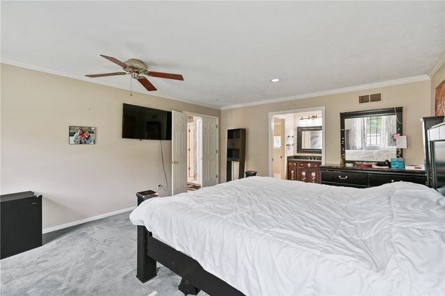 228 Meadowfield Ln, Jefferson Hills, PA 15025