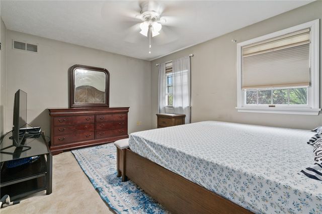 228 Meadowfield Ln, Jefferson Hills, PA 15025