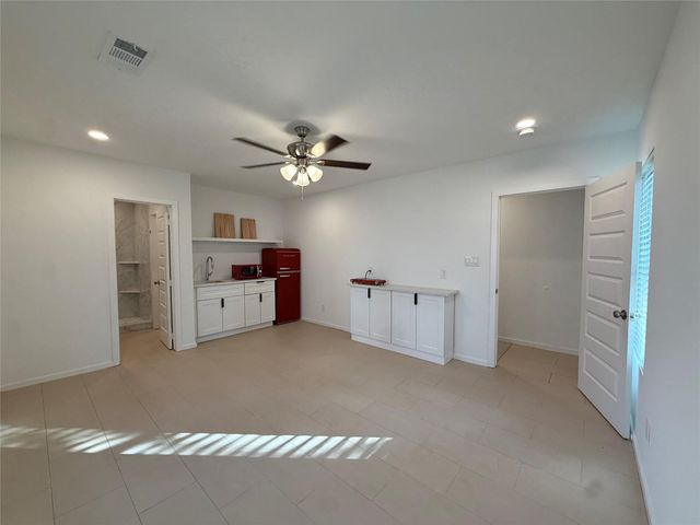 5227 Saint Charles Avenue, Dallas, TX 75223