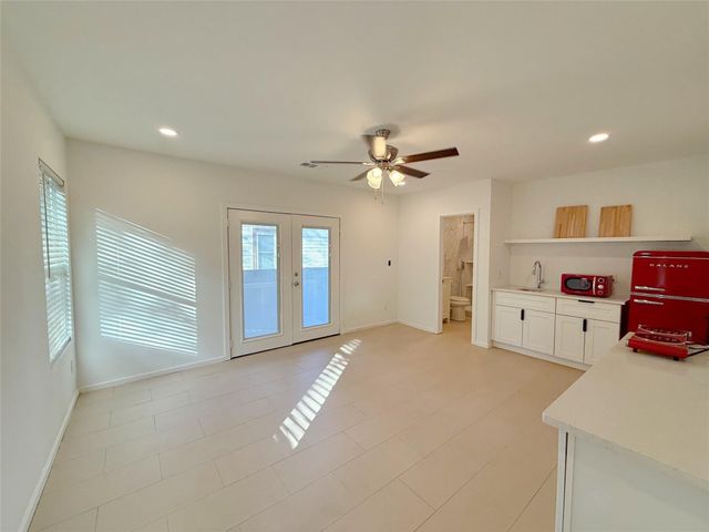 5227 Saint Charles Avenue, Dallas, TX 75223