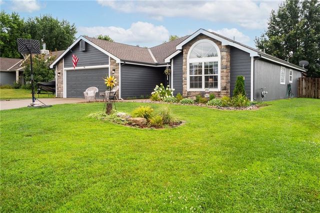 319 W 26th Street, Eudora, KS 66025