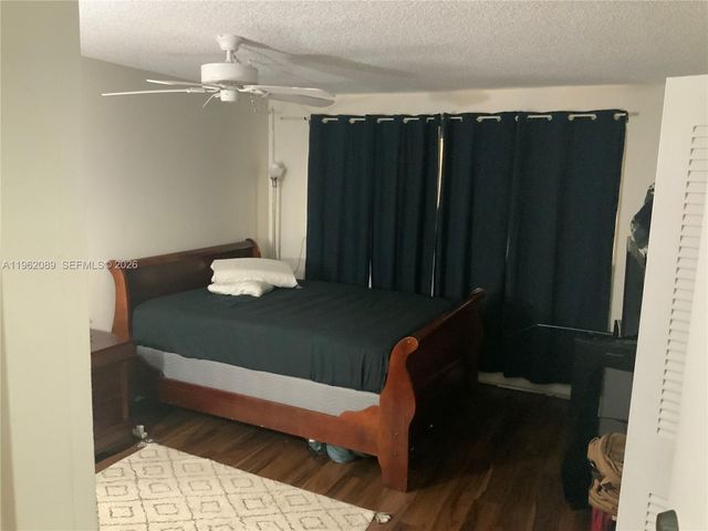 469 N Pine Island Rd B305, Plantation, FL 33324