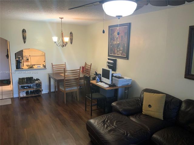 469 N Pine Island Rd B305, Plantation, FL 33324