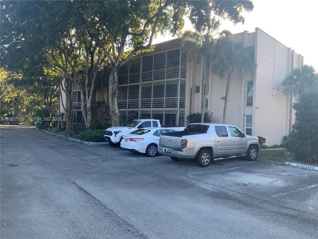 469 N Pine Island Rd B305, Plantation, FL 33324