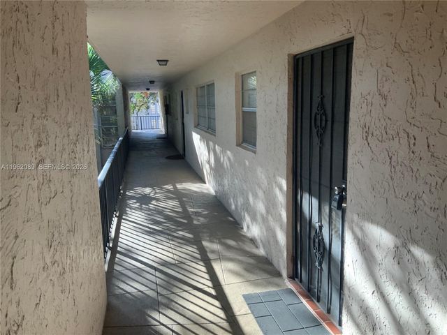 469 N Pine Island Rd B305, Plantation, FL 33324