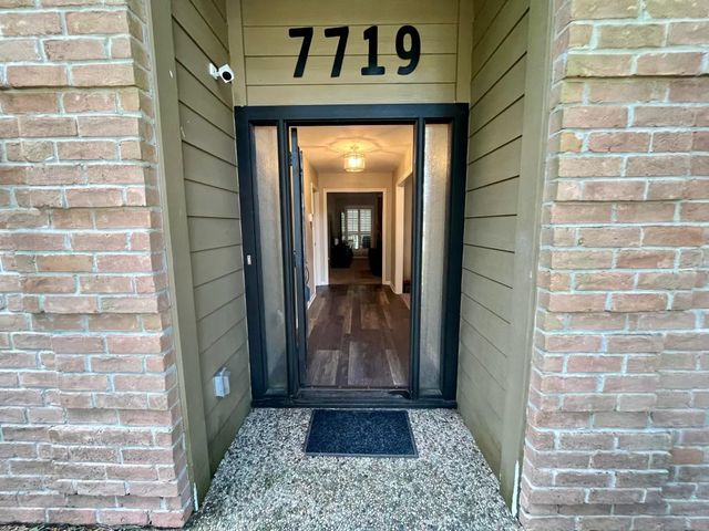 7719 Bideford Lane, Houston, TX 77070
