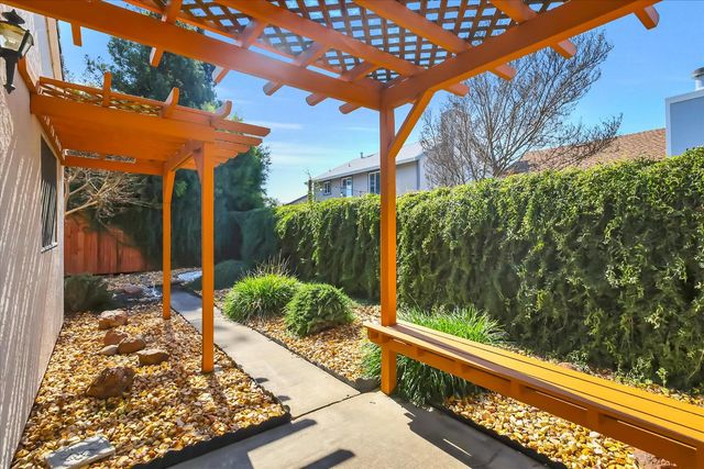 9478 Dunkerrin Way, Elk Grove, CA 95758