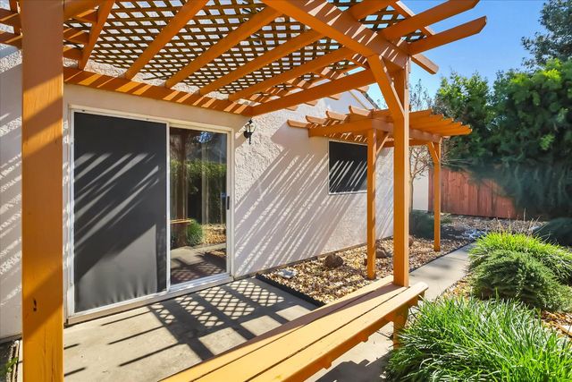 9478 Dunkerrin Way, Elk Grove, CA 95758