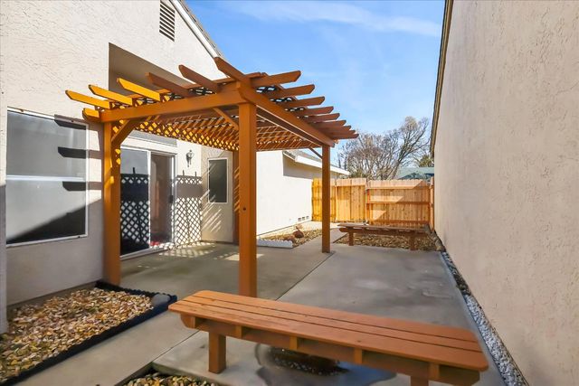 9478 Dunkerrin Way, Elk Grove, CA 95758