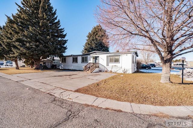 1915 Whispering Pines Drive, Idaho Falls, ID 83401