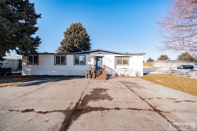 1915 Whispering Pines Drive, Idaho Falls, ID 83401