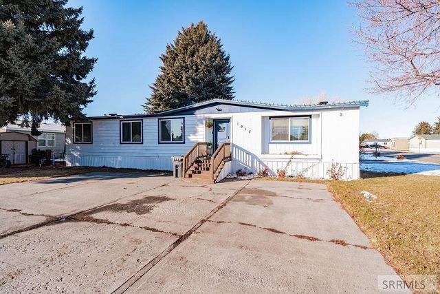 1915 Whispering Pines Drive, Idaho Falls, ID 83401