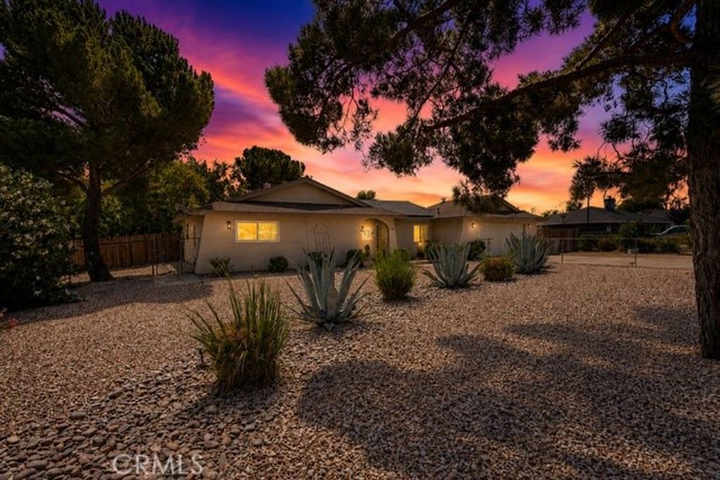 Image 1 of property listing at 10415 Redwood Avenue, Hesperia, CA 92345