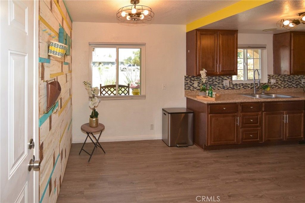 Image 11 of property listing at 10415 Redwood Avenue, Hesperia, CA 92345