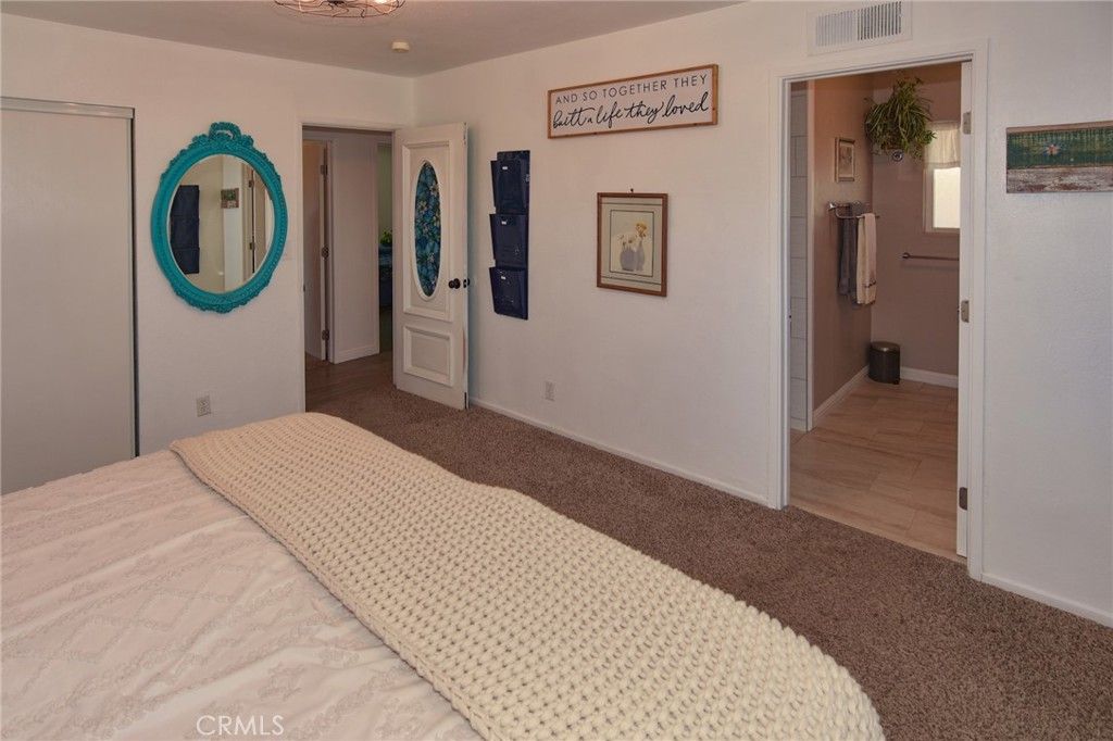 Image 13 of property listing at 10415 Redwood Avenue, Hesperia, CA 92345