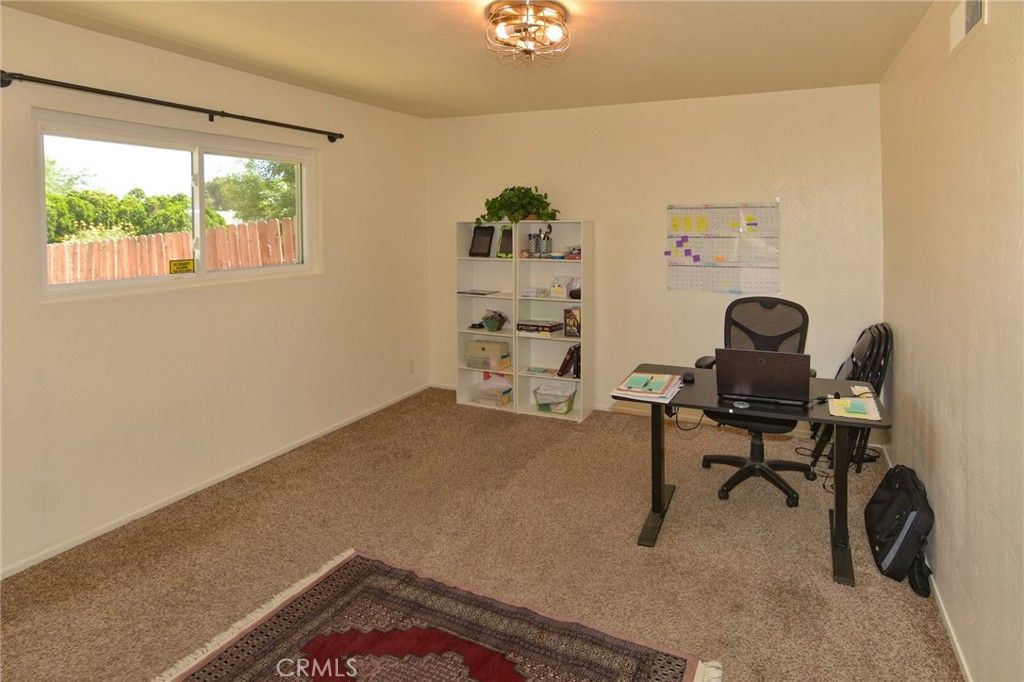 Image 14 of property listing at 10415 Redwood Avenue, Hesperia, CA 92345