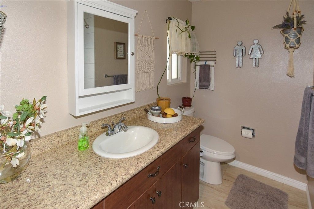 Image 17 of property listing at 10415 Redwood Avenue, Hesperia, CA 92345