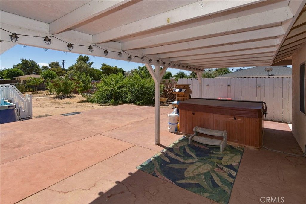 Image 20 of property listing at 10415 Redwood Avenue, Hesperia, CA 92345
