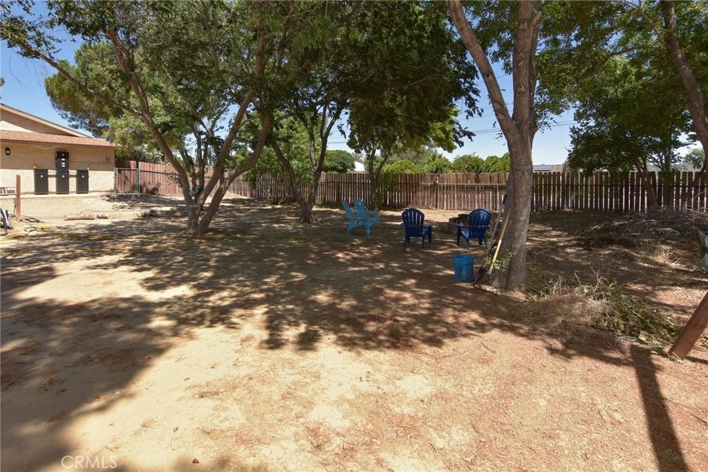Image 25 of property listing at 10415 Redwood Avenue, Hesperia, CA 92345